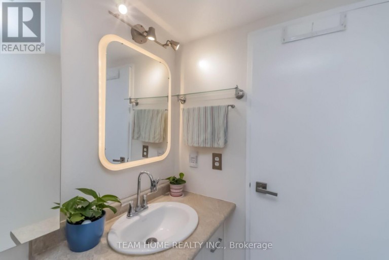 604 - 300 WEBB DRIVE, Mississauga (City Centre), Ontario, L5B3W3