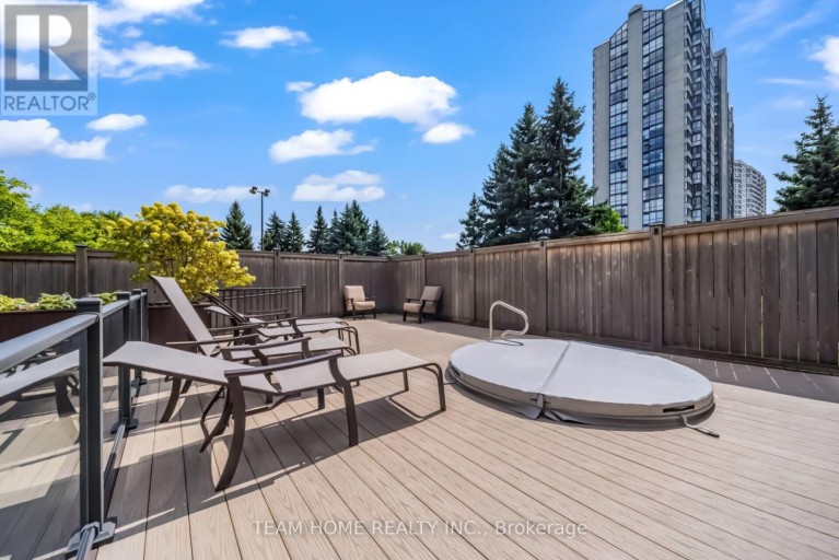 604 - 300 WEBB DRIVE, Mississauga (City Centre), Ontario, L5B3W3