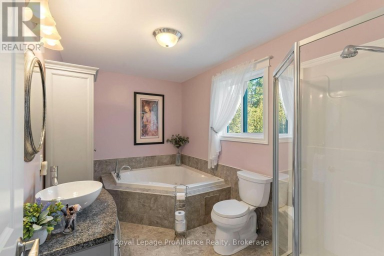 21502 LOYALIST PARKWAY (HIGHWAY 33) PARKWAY, Prince Edward County (Ameliasburg Ward), Ontario, K0K1L0