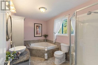 21502 LOYALIST PARKWAY (HIGHWAY 33) PARKWAY Prince Edward County (Ameliasburg Ward) Ontario photo 24