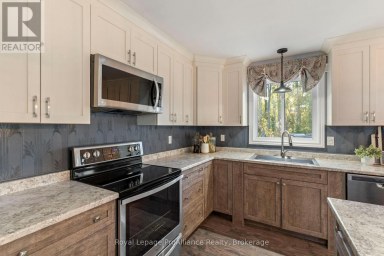 21502 LOYALIST PARKWAY (HIGHWAY 33) PARKWAY Prince Edward County (Ameliasburg Ward) Ontario photo 9