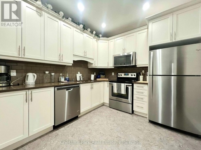 28 - 8 WILLIAM JAMES COURT, Dysart et al (Dysart), Ontario, K0M1S0