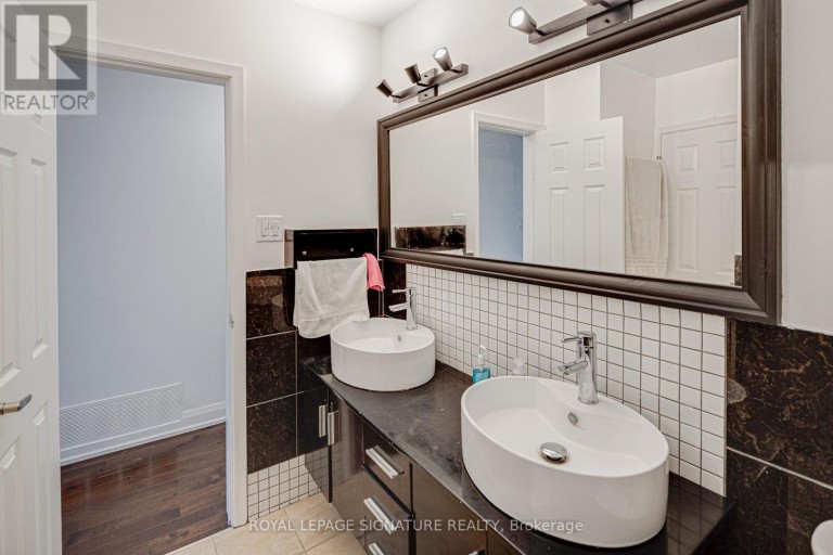 45 FENELON DRIVE, Toronto (Parkwoods-Donalda), Ontario, M3A3K4