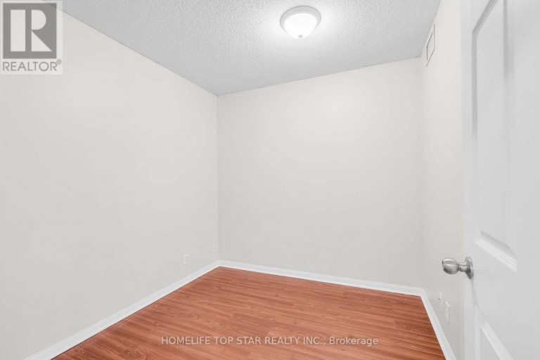 1011 - 8 LEE CENTRE DRIVE, Toronto (Woburn), Ontario, M1H3H8