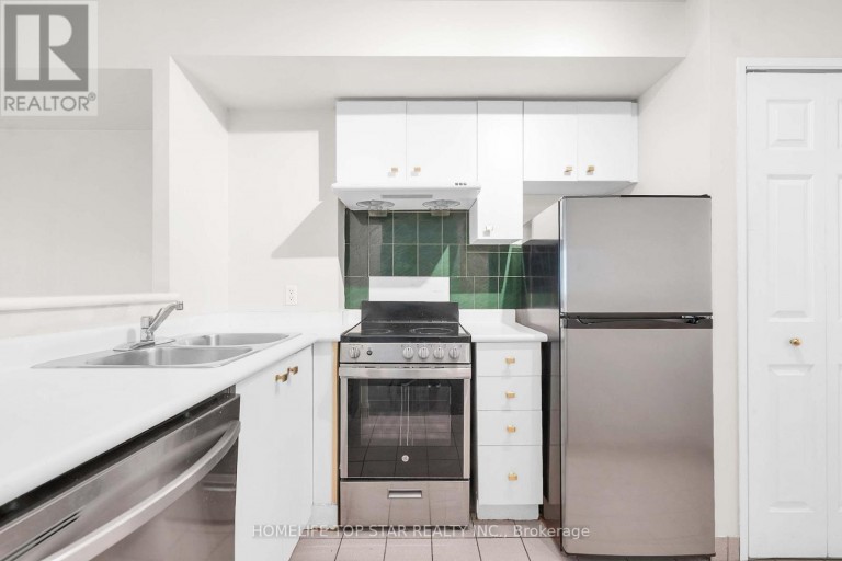 1011 - 8 LEE CENTRE DRIVE, Toronto (Woburn), Ontario, M1H3H8