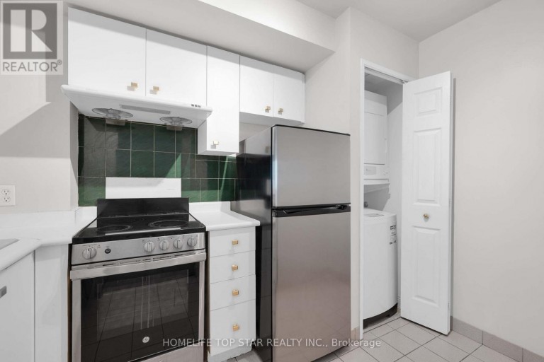 1011 - 8 LEE CENTRE DRIVE, Toronto (Woburn), Ontario, M1H3H8