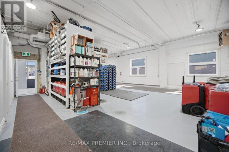 34 RIVALDA ROAD E, Toronto (Humbermede), Ontario, M9M2M3