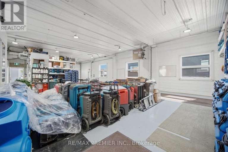 34 RIVALDA ROAD E, Toronto (Humbermede), Ontario, M9M2M3