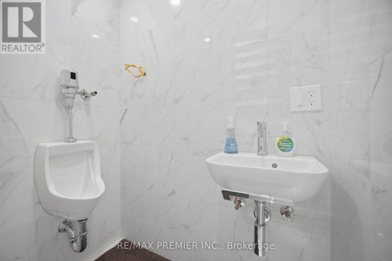 34 RIVALDA ROAD E, Toronto (Humbermede), Ontario, M9M2M3