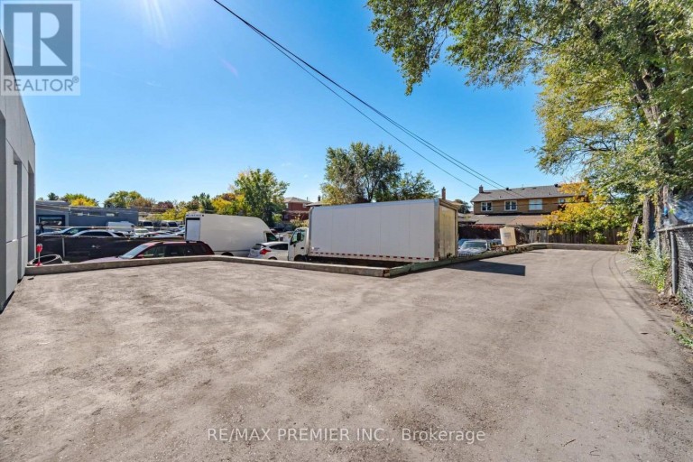 34 RIVALDA ROAD E, Toronto (Humbermede), Ontario, M9M2M3