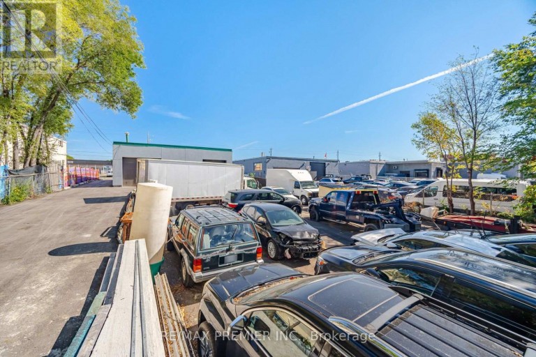 34 RIVALDA ROAD E, Toronto (Humbermede), Ontario, M9M2M3