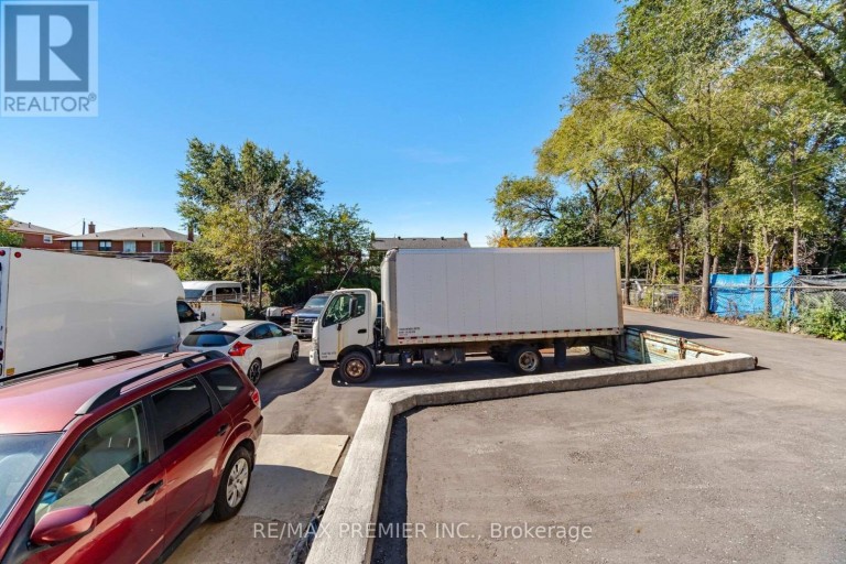34 RIVALDA ROAD E, Toronto (Humbermede), Ontario, M9M2M3