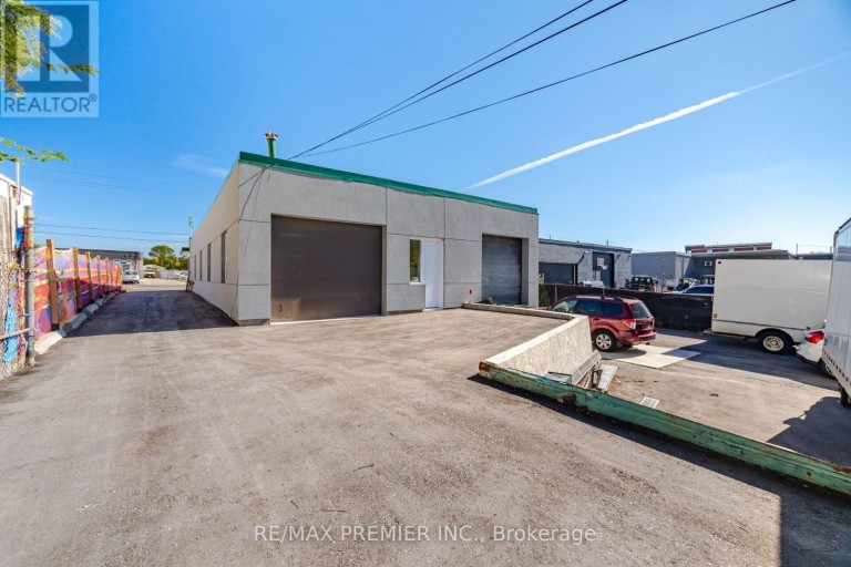 34 RIVALDA ROAD E, Toronto (Humbermede), Ontario, M9M2M3