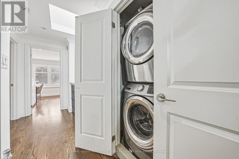 52 JOYMAR DRIVE, Mississauga (Streetsville), Ontario, L5M1E9