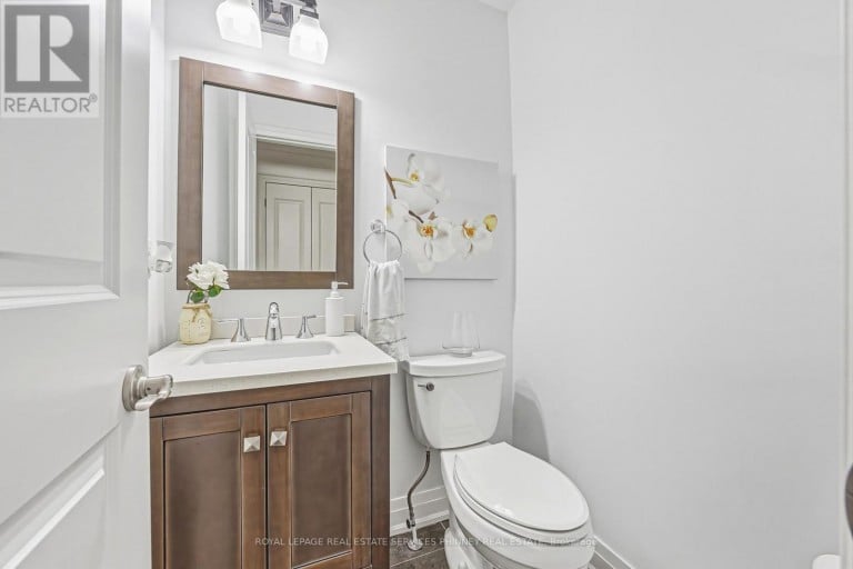 52 JOYMAR DRIVE, Mississauga (Streetsville), Ontario, L5M1E9