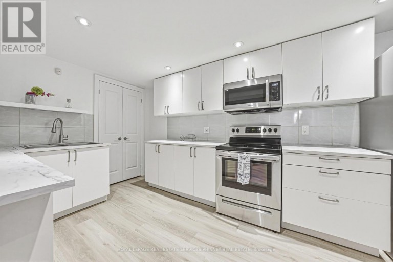 52 JOYMAR DRIVE, Mississauga (Streetsville), Ontario, L5M1E9
