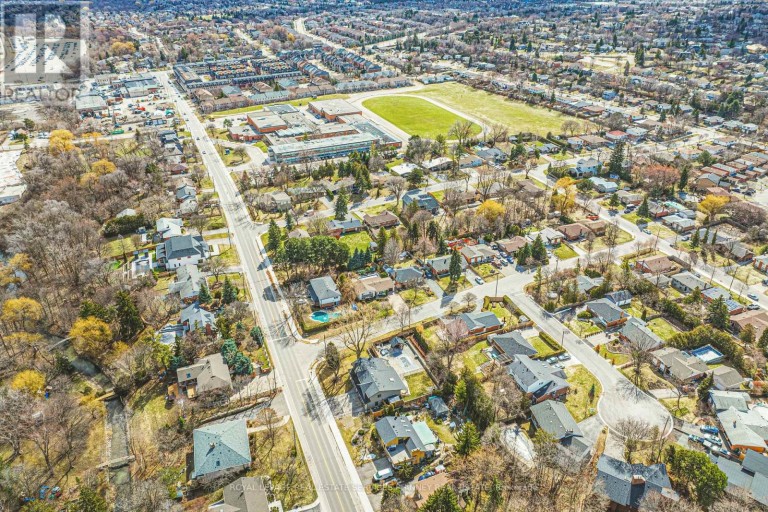 52 JOYMAR DRIVE, Mississauga (Streetsville), Ontario, L5M1E9