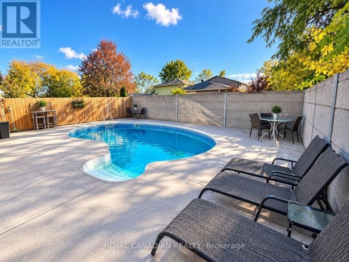 36 MAPLEGROVE AVENUE, Bradford West Gwillimbury (Bradford), Ontario, L3Z1S1