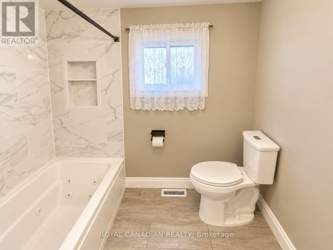 36 MAPLEGROVE AVENUE, Bradford West Gwillimbury (Bradford), Ontario, L3Z1S1