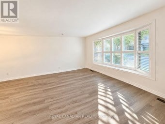 36 MAPLEGROVE AVENUE Bradford West Gwillimbury (Bradford) Ontario photo 5