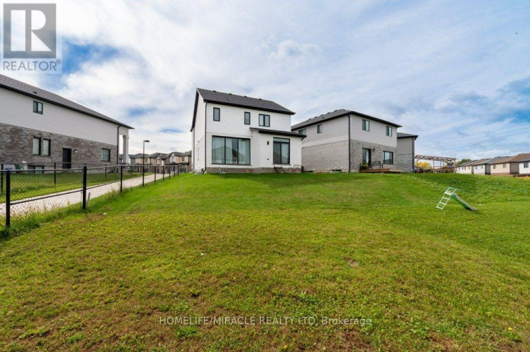 3032 DOYLE DRIVE, London South (South U), Ontario, N6M0G8