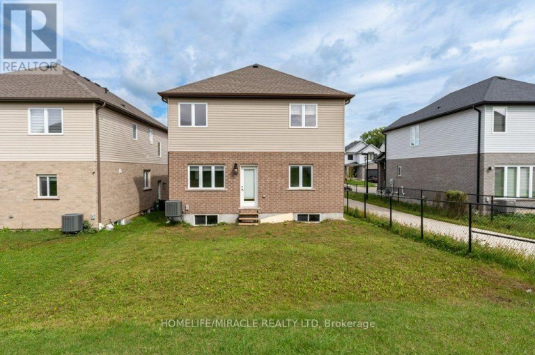 3032 DOYLE DRIVE, London South (South U), Ontario, N6M0G8