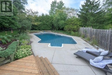 1316 CORLEY DRIVE N London North (North A) Ontario photo 2