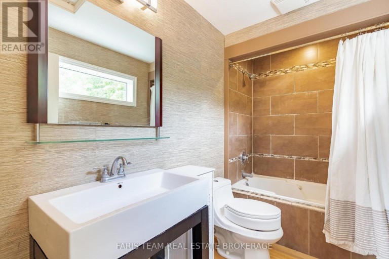 1858 WOODS BAY ROAD, Severn, Ontario, L3V0V7