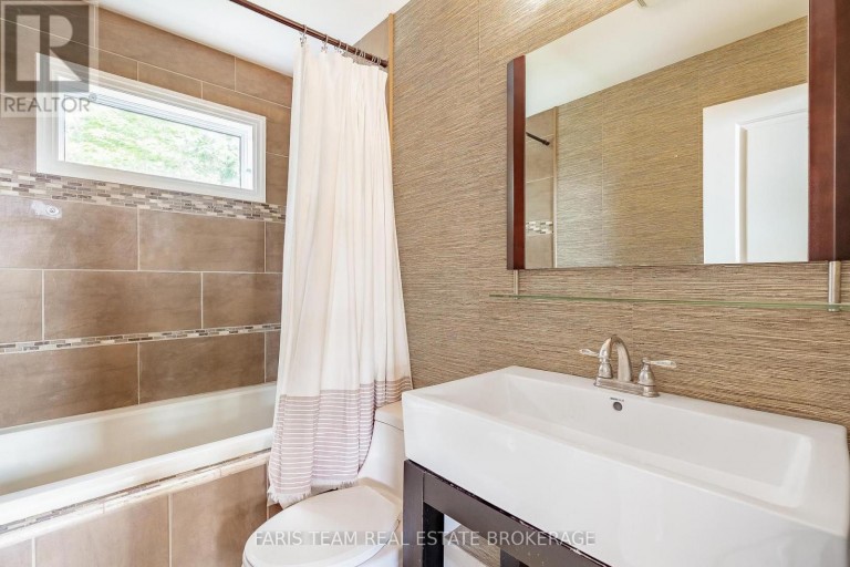 1858 WOODS BAY ROAD, Severn, Ontario, L3V0V7