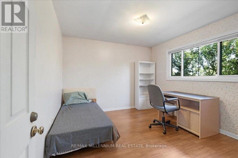 37 RADFORD STREET, Hamilton (Ainslie Wood), Ontario, L8S3E5