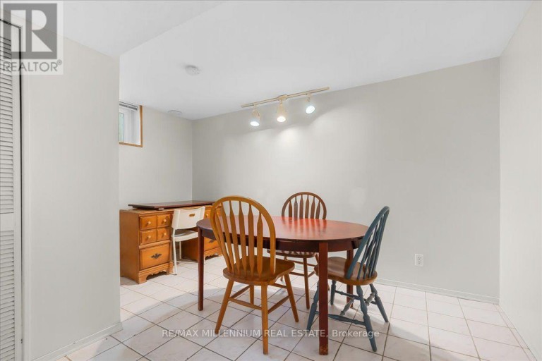 37 RADFORD STREET, Hamilton (Ainslie Wood), Ontario, L8S3E5