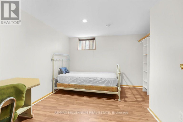 37 RADFORD STREET, Hamilton (Ainslie Wood), Ontario, L8S3E5