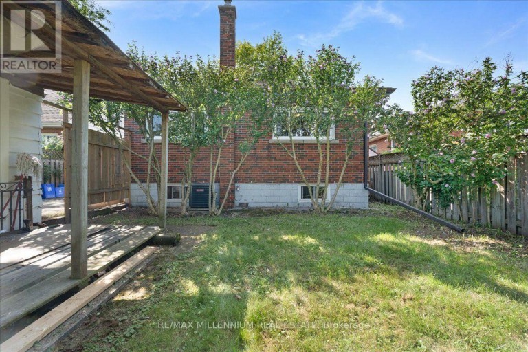 37 RADFORD STREET, Hamilton (Ainslie Wood), Ontario, L8S3E5