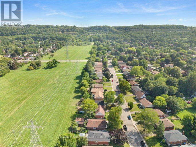 37 RADFORD STREET, Hamilton (Ainslie Wood), Ontario, L8S3E5