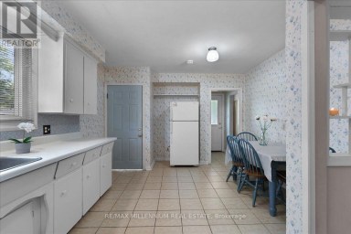 37 RADFORD STREET Hamilton (Ainslie Wood) Ontario photo 7
