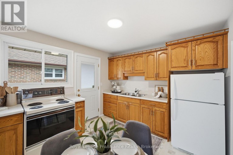 572 ELIZABETH STREET, Cobourg, Ontario, K9A2A2