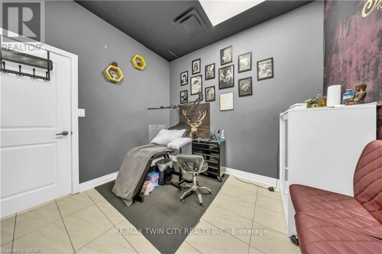 8 - 370 EASTBRIDGE BOULEVARD, Waterloo, Ontario, N2K4P1