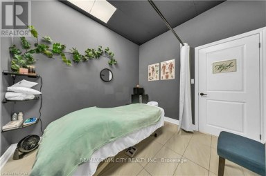 8 - 370 EASTBRIDGE BOULEVARD Waterloo Ontario photo 19