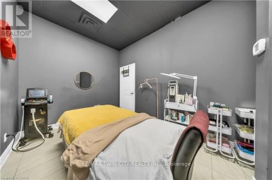 8 - 370 EASTBRIDGE BOULEVARD Waterloo Ontario photo 22