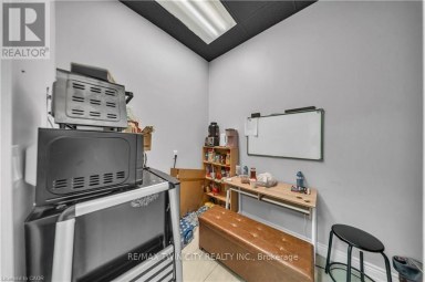 8 - 370 EASTBRIDGE BOULEVARD Waterloo Ontario photo 24