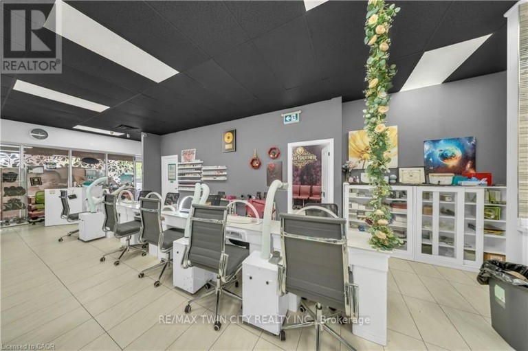 8 - 370 EASTBRIDGE BOULEVARD, Waterloo, Ontario, N2K4P1
