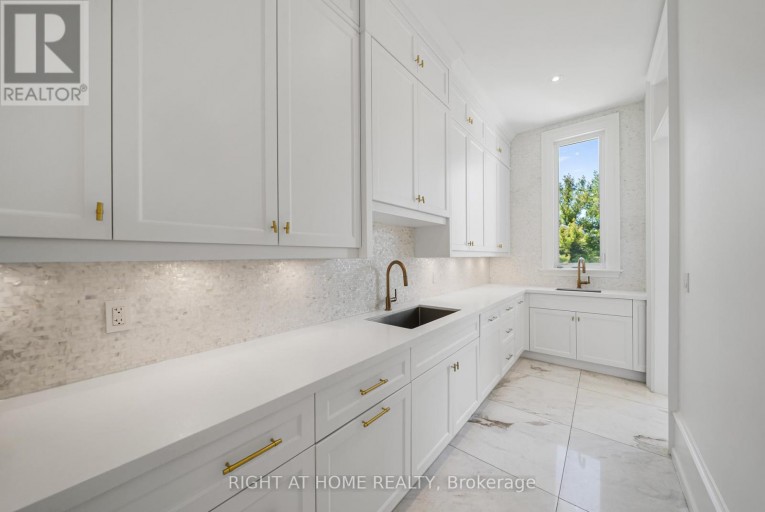 16 SIRONA'S LANE, Aurora (Bayview Southeast), Ontario, L4G7Y7
