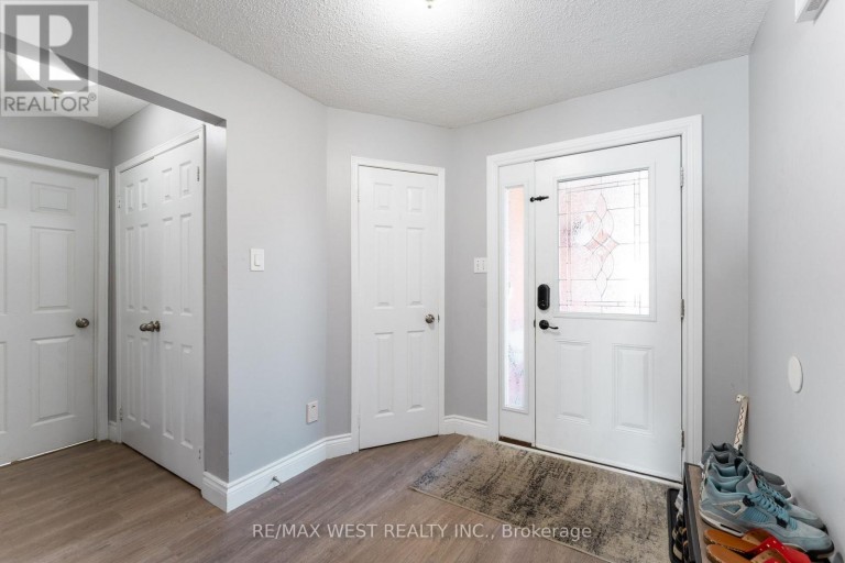 19 MOORE PLACE, Barrie (Letitia Heights), Ontario, L4N6N6