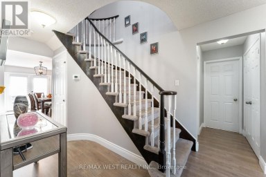 19 MOORE PLACE Barrie (Letitia Heights) Ontario photo 4