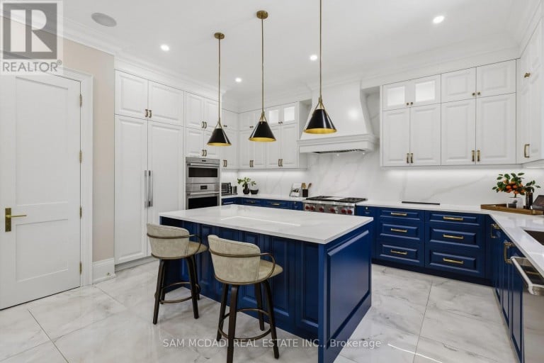 403 WILLIS DRIVE, Oakville (WO West), Ontario, L6L4T9