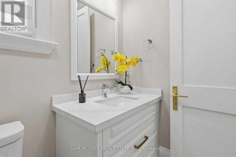 403 WILLIS DRIVE, Oakville (WO West), Ontario, L6L4T9