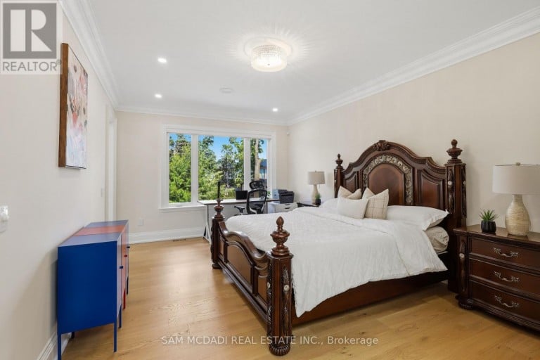 403 WILLIS DRIVE, Oakville (WO West), Ontario, L6L4T9