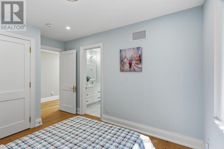 403 WILLIS DRIVE, Oakville (WO West), Ontario, L6L4T9