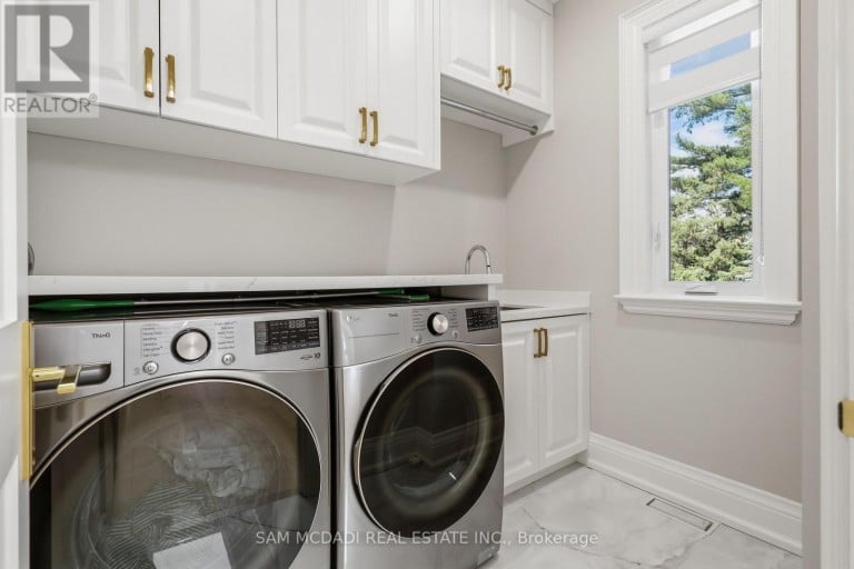 403 WILLIS DRIVE, Oakville (WO West), Ontario, L6L4T9