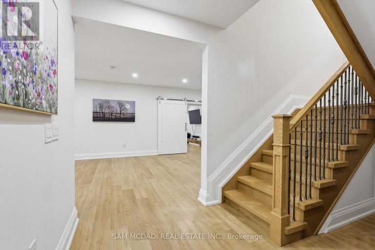 403 WILLIS DRIVE, Oakville (WO West), Ontario, L6L4T9